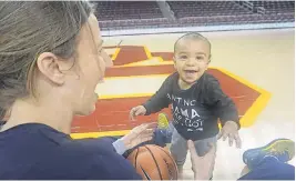  ??  ?? Cal coach Lindsay Gottlieb and her son, Jordan Gottlieb Martin, spend some time together during the Bears’ practice. CAL ATHLETICS