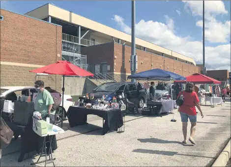  ?? PHOTOS BY ALEXIS OATMAN — THE NEWS-HERALD ?? The market day was filled with residents for the Aug. 5 event.