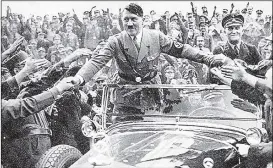  ??  ?? In der Öffentlich­keit fuhr Hitler im Mercedes – privat auch Horch