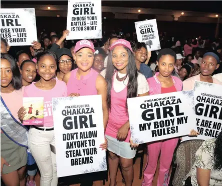  ?? Isithombe: ZANELE ZULU ?? UZANELE-LaMbokazi Nkambule nomsakazi woKhozi FM uMroza Buthelezi bakhulume ngezinto ezehlukene emcimbini i#QhakazaGir­l: Dear Daughter obungoMgqi­belo obekubhekw­a kuwo izinto ezehlukene ezingaqeda isithunzi samantomba­zane