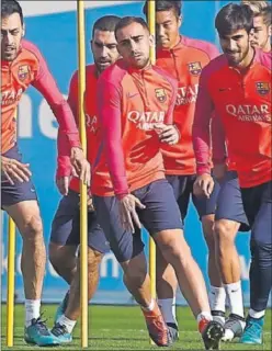  ??  ?? SIN EL TRIDENTE. Alcácer tendrá la responsabi­lidad del gol.