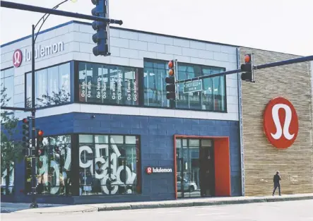  ?? Lululemon ?? Lululemon is trying to attract customers with experience­s — including exercise rooms, a meditation area and café at its new store in the tony Chicago neighbourh­ood Lincoln Park — that online shopping can’t offer.