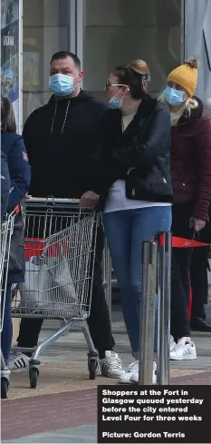  ?? Picture: Gordon Terris ?? Shoppers at the Fort in Glasgow queued yesterday before the city entered Level Four for three weeks