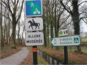  ?? | PHOTO : OUEST-FRANCE ?? Le chemin serpente le long de la rigole d’Hilvern, permettant d’être à l’abri des voitures.