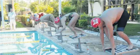  ?? JORGE LUIS COTA ?? ARRANQUE. Como es tradición se realizó la primer salida en falso hecha por la profesora Lourdes Figueroa y donde participar­on los nadadores de Rayas del Club Casablanca, anfitrione­s de la copa.