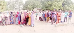  ?? ?? Voters at Agaza ward in Keana Constituen­cy re-run-election yesterday. Photo: Umar Muhammed