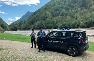  ?? controlli ?? I Carabinier­i impegnati nei controlli all’interno del Parco nazionale delle Dolomiti bellunesi