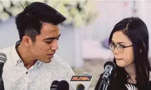  ?? [FOTO OSMAN ADNAN/BH] ?? Aliff dan Bella pada sidang media di Bukit Jelutong, semalam.