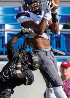  ?? File photo/NWA Democrat-Gazette/JASON IVESTER ?? Dre Greenlaw makes a reception Dec. 6 for Fayettevil­le over Bentonvill­e defensive back Kary Collier in the 7A championsh­ip game at War Memorial Stadium in Little Rock.