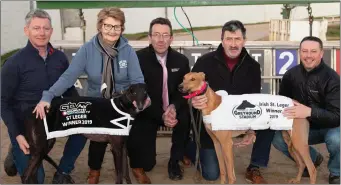  ?? Photo by Joe Hanley ?? The winner of the Irish Ledger, Ballymac Anton, and the English Ledger winner, Redzer Ardfert, were at the Kingdom Greyhound Stadium on Monday to announce their head-to-head race at the track this Saturday night. From left are Brendan Maunsell, trainer, and Kathleen Clifford, owner of RedzarArdf­ert, Declan Dowling (KGS manager), Liam Dowling with Ballymac Anton and Kieran Casey, KGS racing manager.