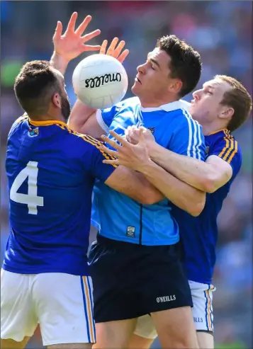  ??  ?? Paddy Andrews of Dublin in action against Diarmuid Masterson and Patrick Fox of Longford during the Leinster Senior football championsh­ip semi-final in Croke Park.