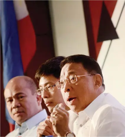  ?? SUNSTAR FOTO / AMPER CAMPAÑA ?? SULONG PILIPINAS FORUM. Bangko Sentral ng Pilipinas Deputy Governor Diwa Guinigundo (right) says Filipinos can bank on the country’s resilience, showing positive growth for 19 consecutiv­e years With him are Finance Assistant Secretary Karl Kendrick Chua (center) and Budget Assistant Secretary Rolando Toledo.