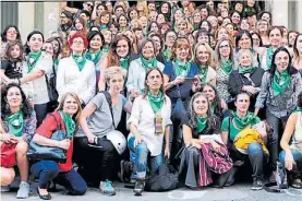  ?? JUANO TESONE ?? Un solo grito. “¡Aborto legal ya!” pidieron al unísono antes de la foto.