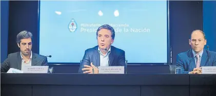  ??  ?? Esperando mayo. El Gobierno está convencido de que ahora empiezan las buenas noticias con la inflación.