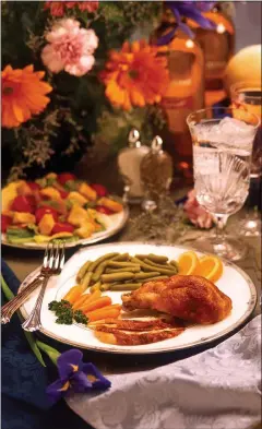  ?? PHOTO COURTESY OF PIKREPO.COM ?? People with diabetes would do well to load up on veggies and limit carb-rich foods to one-quarter of the plate this Thanksgivi­ng.