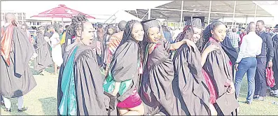  ?? (Courtesy pic) ?? Excited graduates during the UNESWA graduation ceremony last year. This is not to suggest that they are related to the story.