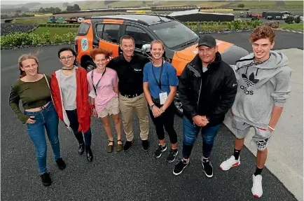  ?? SUPPLIED SUPPLIED ?? Greg Murphy with participan­ts in the inaugural Street Smart event, held at Hampton Downs. It’ll travel all around the country. Street Smart participan­t Holly Williams with mother Deirdre Merriott: parents/caregivers take part too.