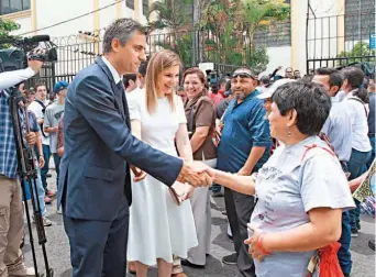  ??  ?? No privatizar. El candidato presidenci­al del partido ARENA, Carlos Calleja, dijo que en su eventual gobierno no permitirá que se privatice el agua, y también dijo estar en contra de la minería metálica.