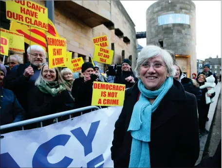  ?? Picture: Gordon Terris ?? Clara Ponsati is greeted by supporters as she leaves at Edinburgh Sheriff Court yesterday. Below, Spanish PM Pedro Sanchez.