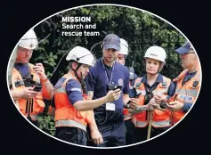  ??  ?? MISSION Search and rescue team