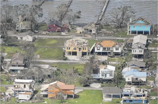  ?? DAVID J. PHILLIP/AP ?? Buildings and homes on Thursday show the damage left from Hurricane Laura near Lake Charles, Louisiana.