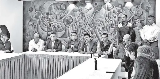  ?? ESPECIAL ?? Los políticos ofrecieron una rueda de prensa.