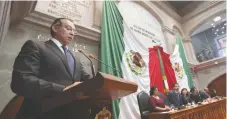  ??  ?? El secretario de Movilidad mexiquense, Raymundo Martínez Carbajal, compareció ayer ante el pleno del Congreso del Estado de México.
