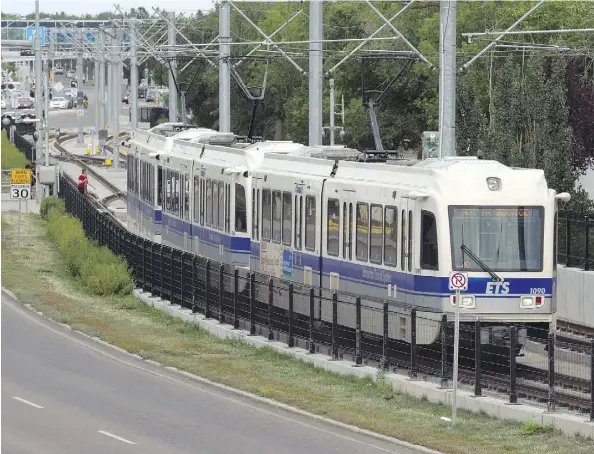  ?? BRUCE EDWARDS/FILE ?? Creeping along at a less-than-robust 25 km/h, the Metro LRT Line mocks Edmonton commuters every day, Paula Simons writes.