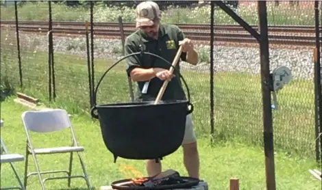  ?? ANDREW CASS — THE NEWS-HERALD ?? A “hobo stew” is prepared at the Painesvill­e Railroad Museum as part of its “Hobo Day” celebratio­n.