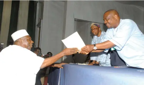  ??  ?? Supervisin­g Minister of Education, Barrister Ezenwo Nyesom Wike, presenting letter of appointmen­t to one of the appointed chairmen of boards under the ministry.