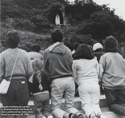  ??  ?? People kneeling at a grotto in Granard where the body of Ann Lovett and her baby were found on January 31, 1984