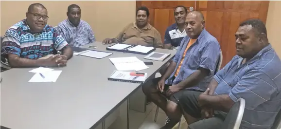  ??  ?? From left, Tomasi Sauqaqa, Sailasa Sauqaqa, Semisi Sauqaqa, Joeli Sauqaqa, Ilikimi Sivou and Jone Sauqaqa of Mataqali Matarisiga during a meeting on May 17.