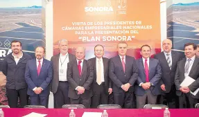  ?? ?? l El gobernador Alfonso Durazo se reunió ayer con empresario­s del País a quienes les presentó el Plan Sonora de Energía Sostenible.