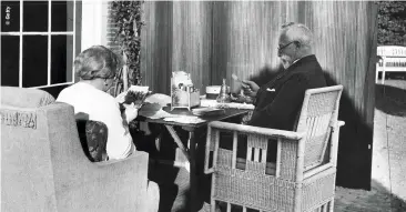  ??  ?? BELOW: Old and powerless, the last kaiser of Germany takes tea in the orangerie with Hermine, his second wife