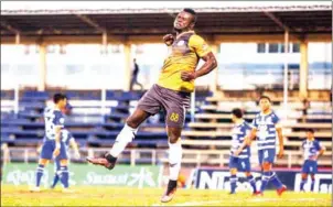  ?? SRENG MENG SRUN ?? NagaWorld striker George Bisan celebrates scoring against Visakha in their Metfone C-League match at Old Stadium on Sunday.