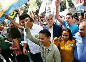  ?? Élcio ParaÌso/Folhapress ?? A esq., Marina Silva (Rede) em campanha no centro de Belo Horizonte; a dir., o candidato Guilherme Boulos (PSOL) em Campinas