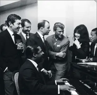  ??  ?? Erroll Garner. Rodeado por
colegas franceses: Gainsbourg, Raynaud, Hallyday,
Gréco y Salvador. París, 1962