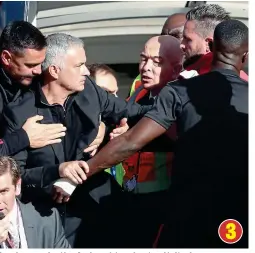  ?? GETTY IMAGES ?? 3Hands on role: the furious Manchester United manager has to be restrained as matters come to a head