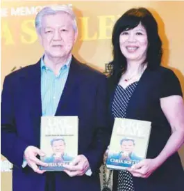  ??  ?? Chua and his wife Wong Sek Him at the launch of his memoirs in Kuala Lumpur yesterday.