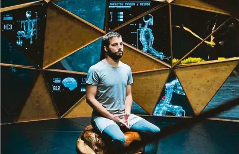  ?? Foto: Cinemart ?? Vylepšený Logan Marshall-Green dostane ve filmu Upgrade čip, který ho nejen postaví na nohy. Díky němu dokáže neuvěřitel­né věci.