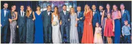  ??  ?? La foto muestra a la familia Roccuzzo y a la de Leo en una postal del fin de fiesta del megaevento en Rosario.