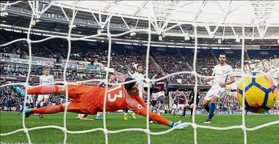  ?? — Reuters ?? Beaten: Chelsea goalkeeper Thibaut Courtois conceding a goal to West Ham’s Marko Arnautovic in the English Premier League match at the London Stadium yesterday. West Ham won 1- 0. Below: Tottenham Hotspur’s Harry Kane (right) celebratin­g with teammates...