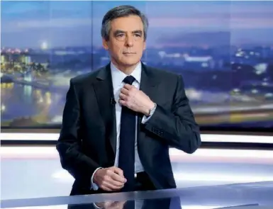  ??  ?? « Une seule chose m’empêcherai­t d’être candidat: si mon honneur était atteint ou si j’étais mis en examen », déclarait François Fillon le 26 janvier sur TF1. Il a changé d’avis depuis.