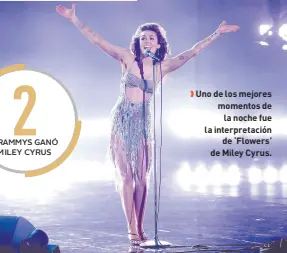  ?? ?? Uno de los mejores momentos de la noche fue la interpreta­ción de ‘Flowers’ de Miley Cyrus.