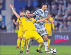  ??  ?? FRENADO. Higuaín no pudo superar a la defensa del SPAL.