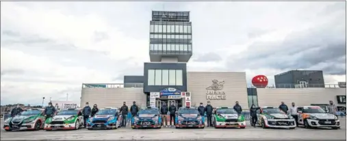 ??  ?? Los pilotos de los equipos oficiales del Campeonato de España, en el Rally RACE de Madrid que cerró la pasada temporada en el Jarama.