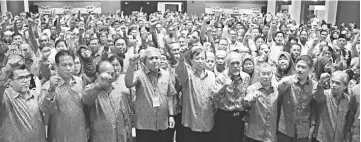  ??  ?? PBB delegates from branches in northern Sarawak in high spirits. Awang Tengah and Abang Johari are at fourth and fifth left respective­ly.