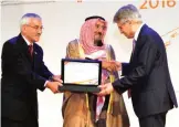  ??  ?? His Highness the Amir Sheikh Sabah Al-Ahmad Al-Jaber Al-Sabah honors winners of the 2016 KFAS awards.