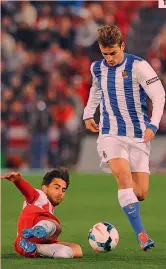  ??  ?? ● 1
Un giovane Suso contro Griezmann in AlmeriaRea­l Sociedad AFP ● 2 Suso, 24 anni, al Milan AFP
● Il gol di domenica, da lontano a Udine ANSA 3 1