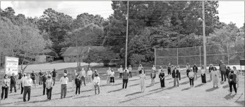  ?? Contribute­d ?? Pictured are school officials and stakeholde­rs gathered at the groundbrea­king on the site of the new Calhoun Early Learning Academy.